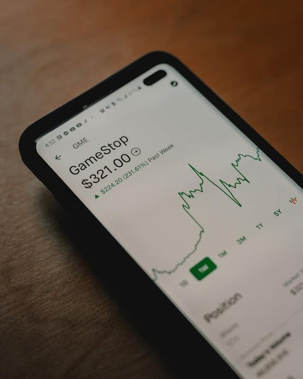 Investir en bourse ou immobilier : quel est le meilleur choix ?